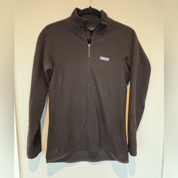 Patagonia Jackets & Blazers - Patagonia Women's Black R1 Air Fleece 1/2 Zip-Up “wavy” Jacket